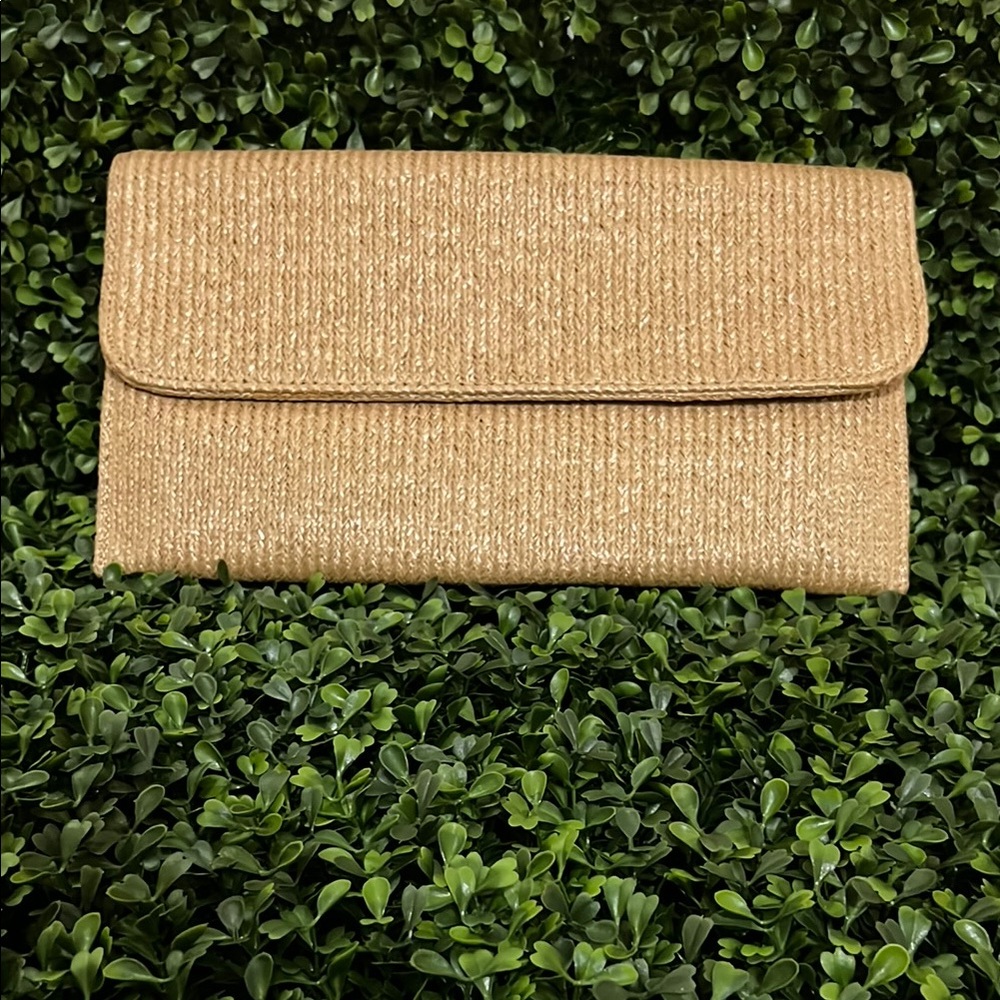 NWOT Tan Straw Woven Envelope Clutch optional strap as a crossbody